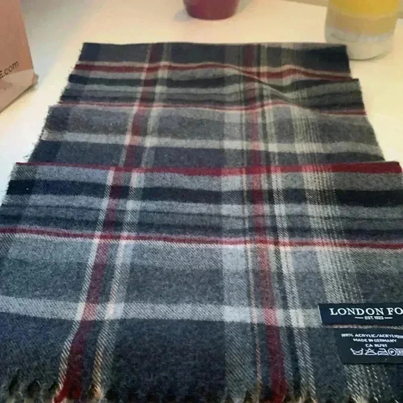 London Fog NWOT men’s  100% acrylic winter scarf 64“ x 11 3/4” - Picture 4 of 4